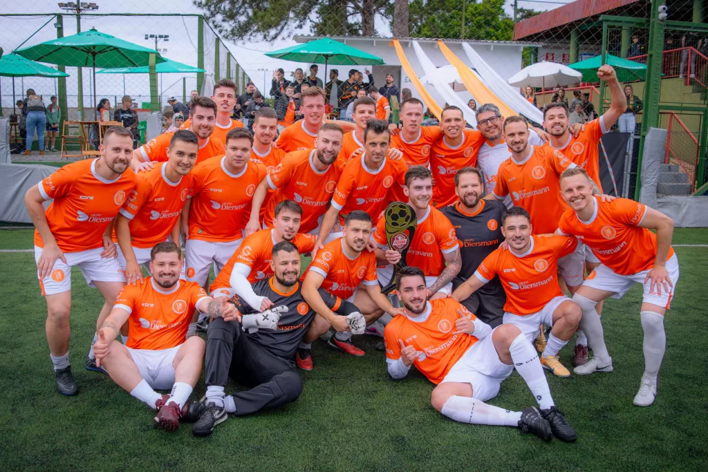 Capote levantou a taça da Ouro - Crédito: PADA / Criativa / Soges / Divulgação