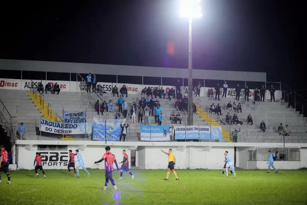 Torcida acompanhou o Dense em Venâncio - Crédito: Vinicius Molz Schubert / Divulgação