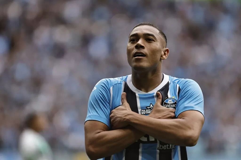 Atacante fez dois dos três gols gremistas - Crédito: Divulgação