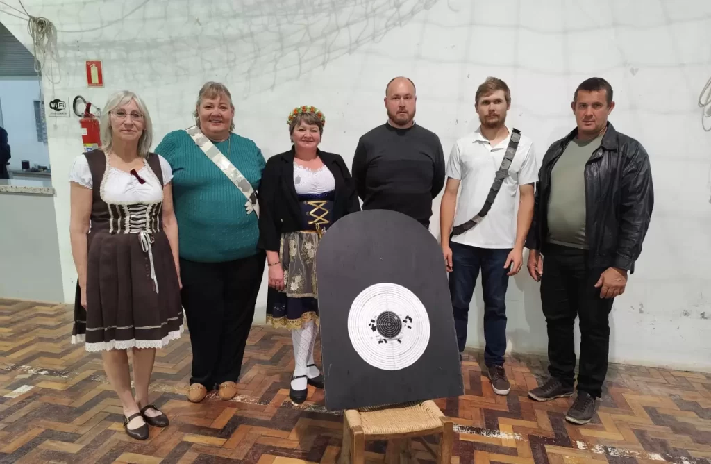 Carlos Ahlert e Carin Grave Kleber conquistam o Tiro Rei de Linha Clara