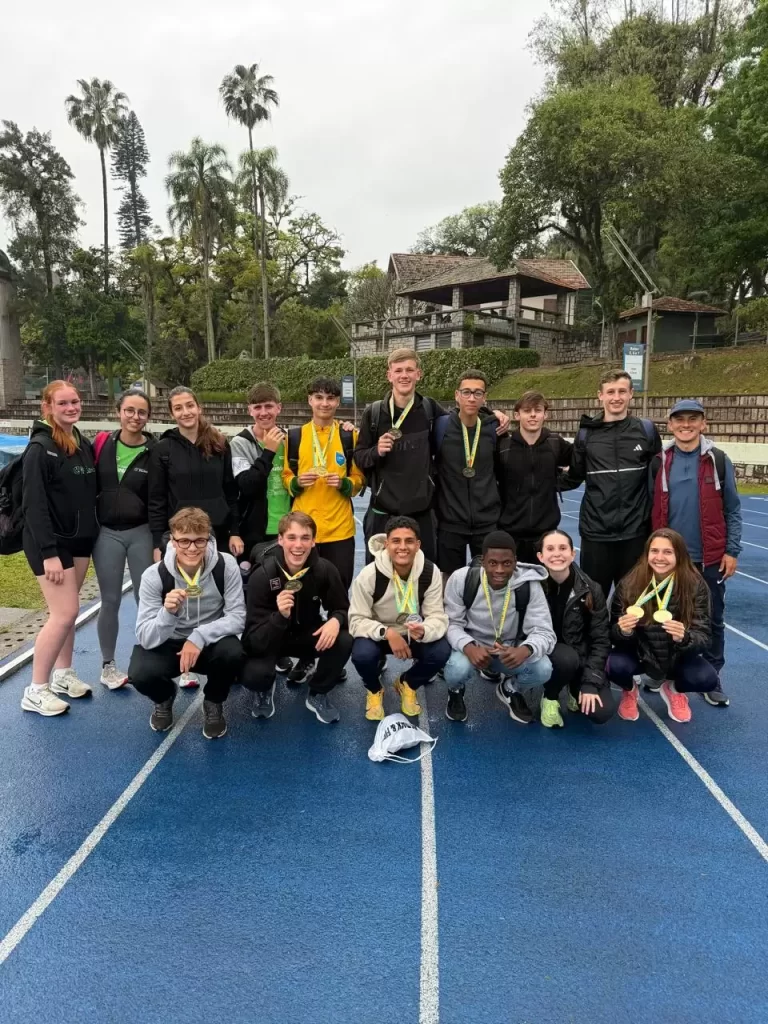 Equipe festejou bons resultados - Crédito: Colégio Teutônia / Divulgação