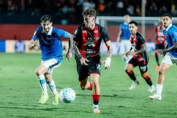 Duelo foi tenso no Barradão - Crédito: Grêmio / Divulgação