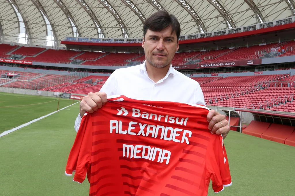 Cacique Medina foi esculhambado no Colorado e agora é finalista de Libertadores - Crédito: Divulgação