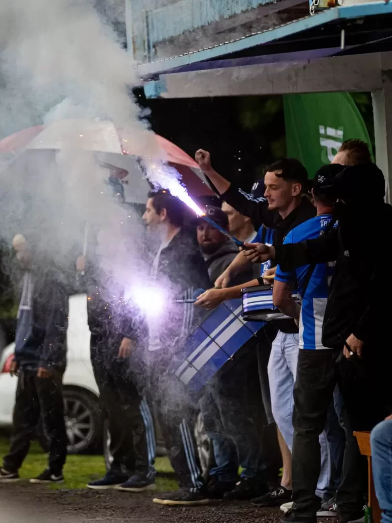 Banda do Poço foi ao campo mesmo com chuva - Crédito: Luan Kevin / LK Sports Media / Divulgação