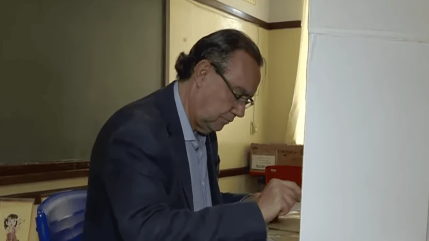 Augusto Cury votou em Colina - Crédito: Divulgação